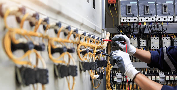 Professional Electrician technician working in Savannah, MO